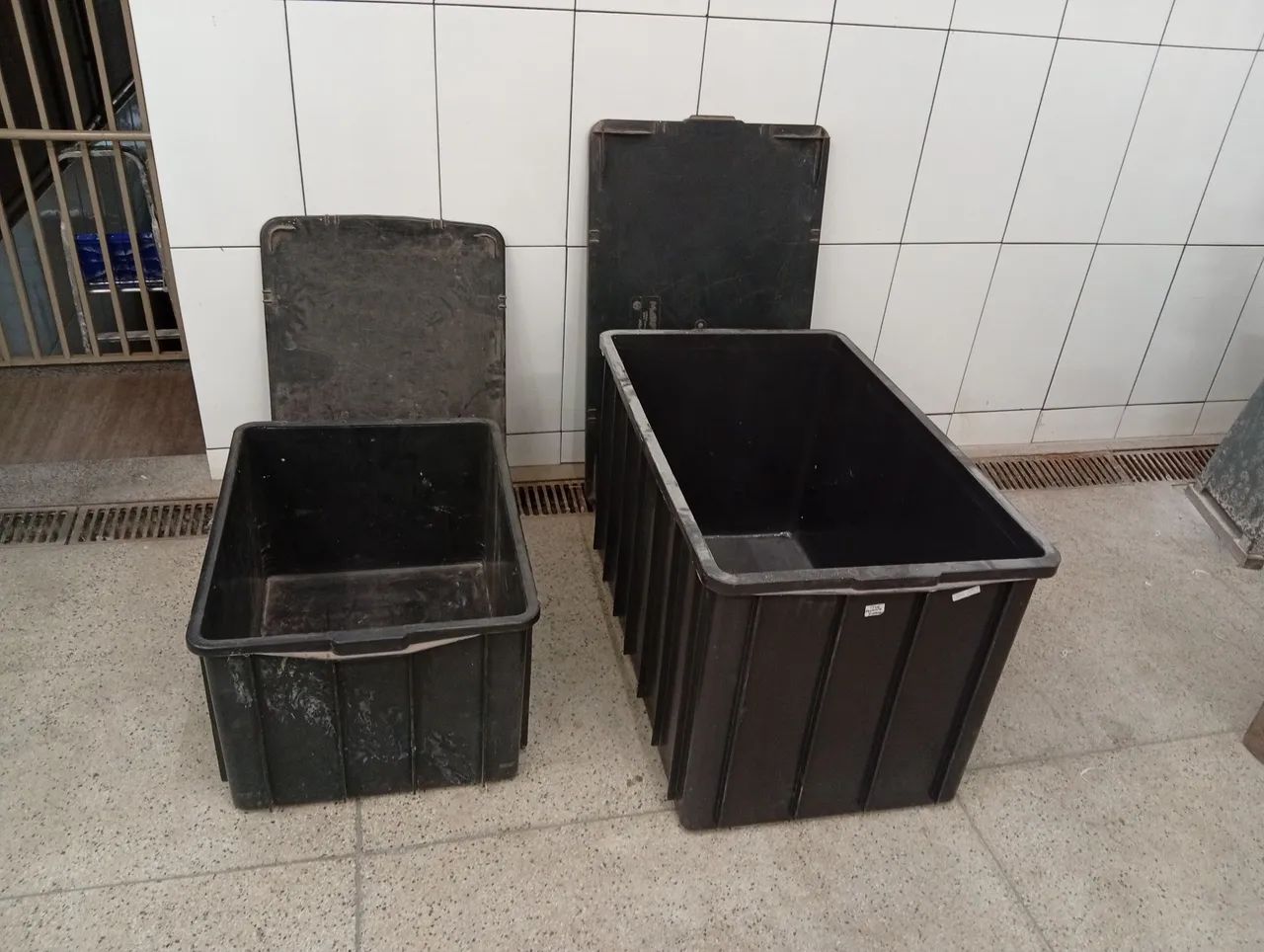 Caixa plástica com tampa