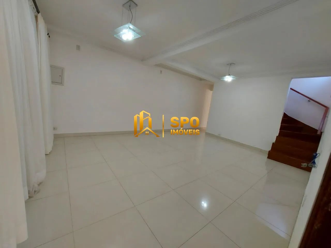 Casa Ampla à Venda com 4 Dormitórios, Lavabo, 2 Vagas e Lavanderia Espaçosa - Foto 2
