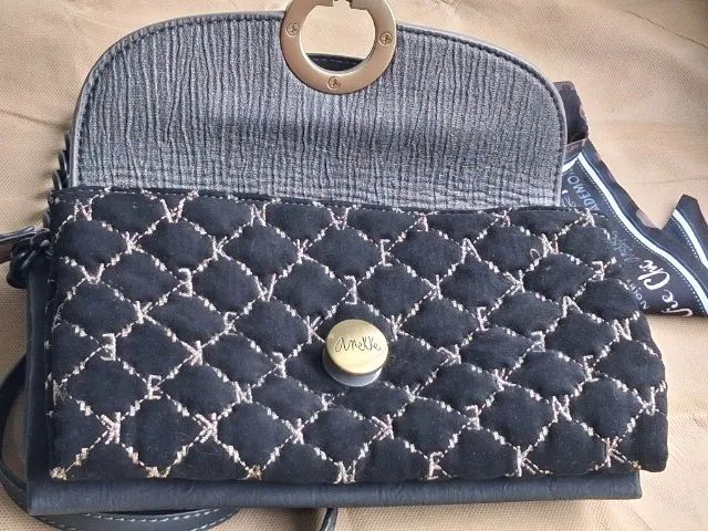 Bolsa da Marca Anekke em Paris com chaveiro e lenço  - Foto 3
