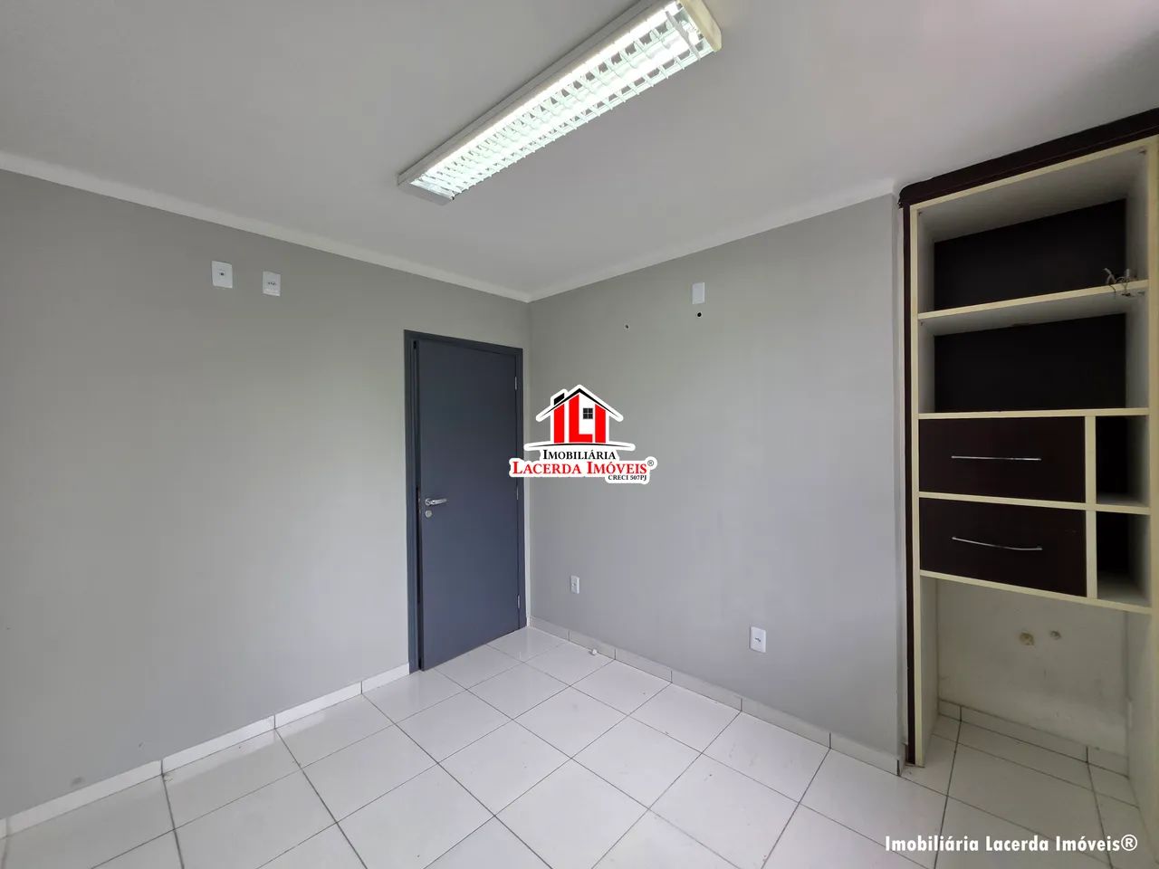 Prédio Comercial 525m² com 9 Salas e Estacionamento para 8 Carros no Centro, Terreno Com 4 - Foto 5