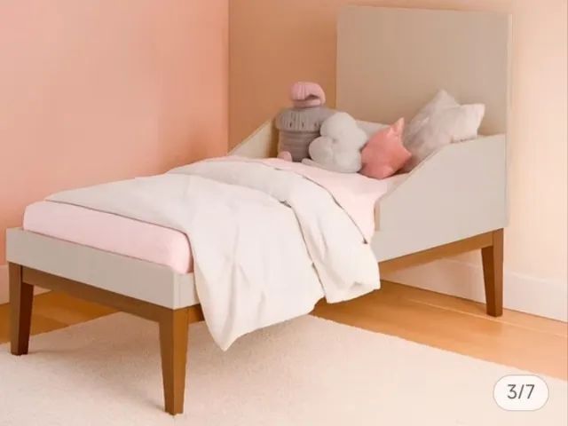 Vendo berço conservadissimo...que vira cama e já vem com colchão. - Foto 3