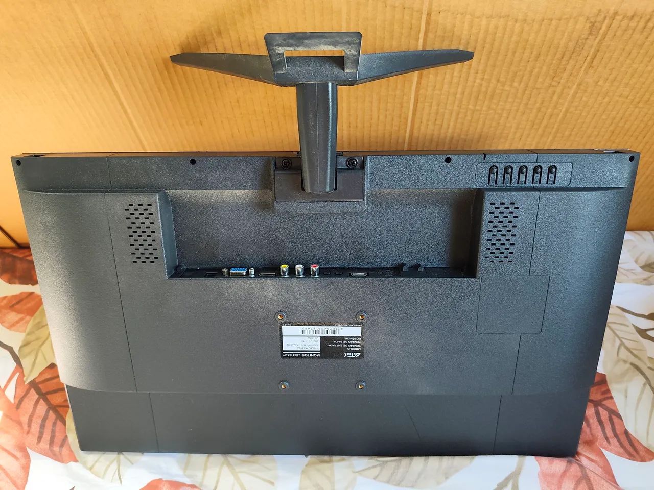 Vendo Monitor 23,9 polegadas semi novo.teclado e mouse de brinde mi - Foto 4