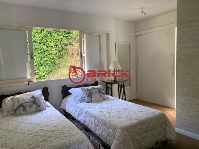 Ótima casa linear com 3 quartos sendo 2 suíte e com casa de caseiro em vargem grande - Foto 14