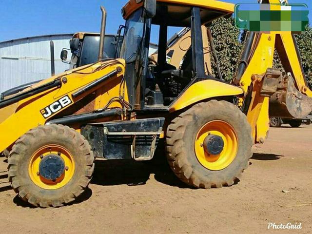 Retroescavadeira Trator 3cx - Foto 2
