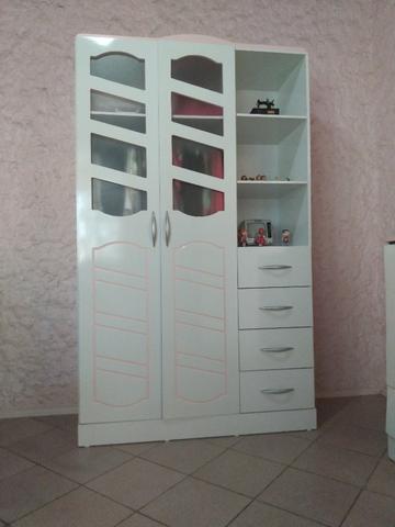 Vendo roupeiro e cômoda