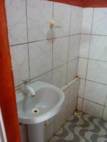 Aluga-se quarto com banheiro e mini cozinha!
