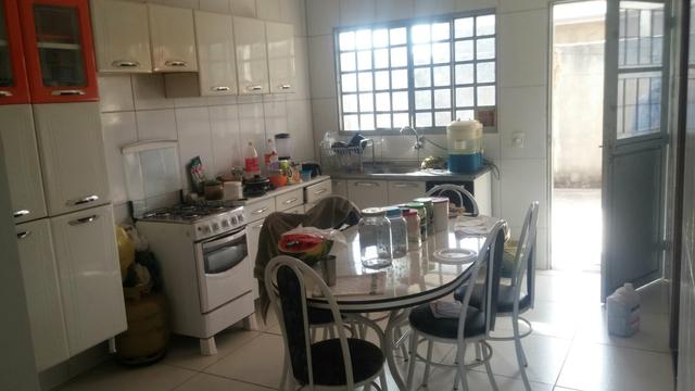 Ótima Casa 3 quartos com suíte, laje + Kitnet nos fundos lote com 300 me de - Foto 8
