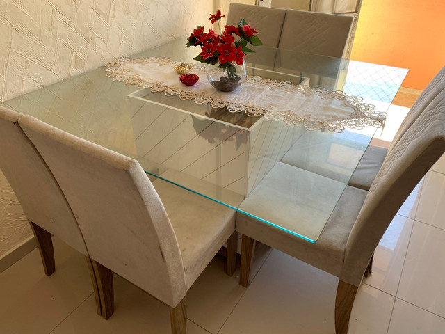 Vendo mesa com 6 cadeiras semi nova - Foto 4