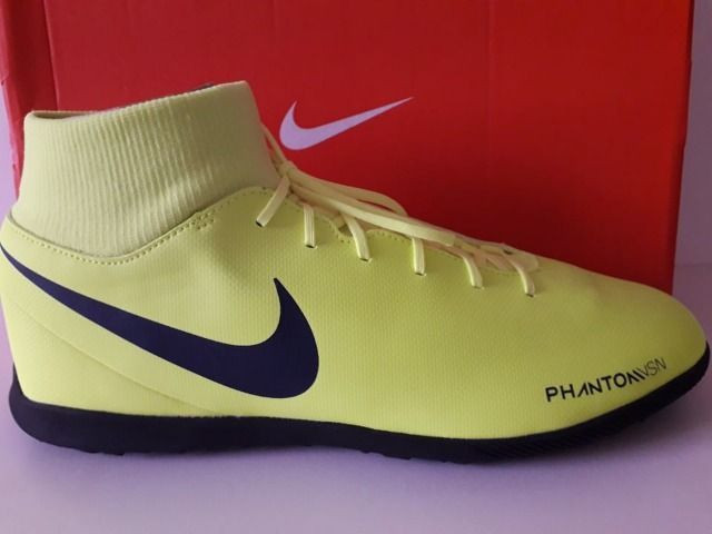 Nike Phantom Vision Academy Junior Indoor Soccer Shoes .