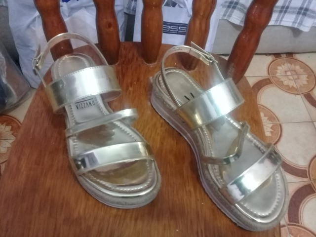 Vendo Lote com Roupas , Sapatos e Bolsas - Foto 5