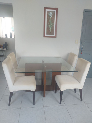 Mesa de vidro + 4 cadeiras