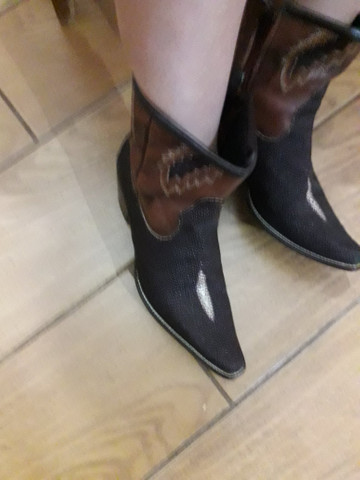 bota couro de raia