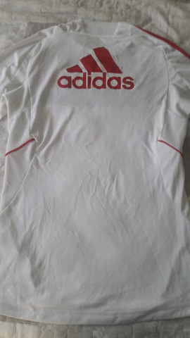 Camiseta de futebol Milan Fly Emirates seminova - Foto 3