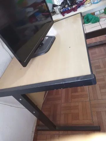 Mesa de trabalho com 02 gavetas 