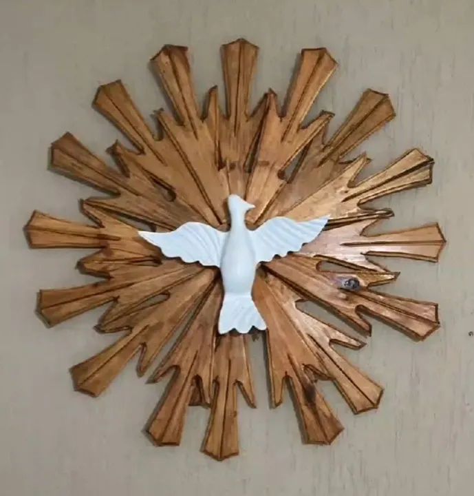Espírito Santo em madeira