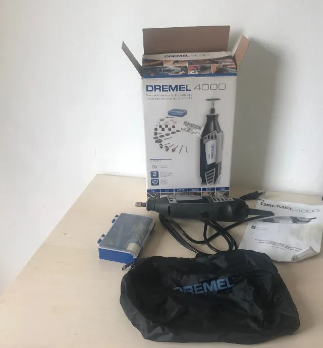 Dremel 4000 Microrretífica com 26 Acessórios 220V