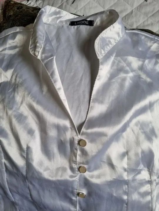 camisa de cetim nova, p, nunca usada, lhode - Foto 3