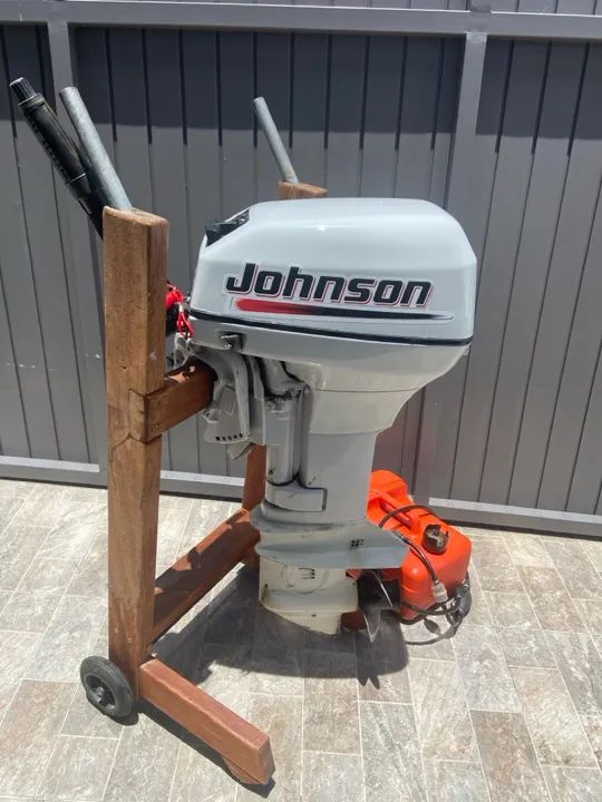 Motor de popa Johnson 2 tempos + MotorGuide + Tanque de Combustível
