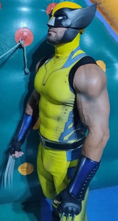 WOLVERINE COSPLAY 