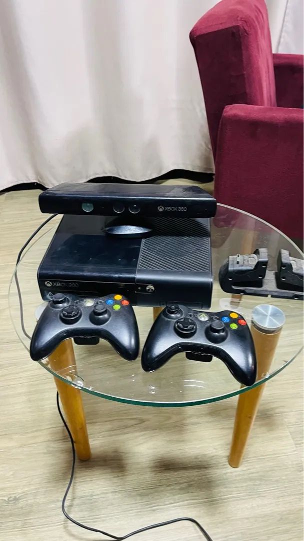 Xbox 360 com Kinect e 2 Controles - Foto 2