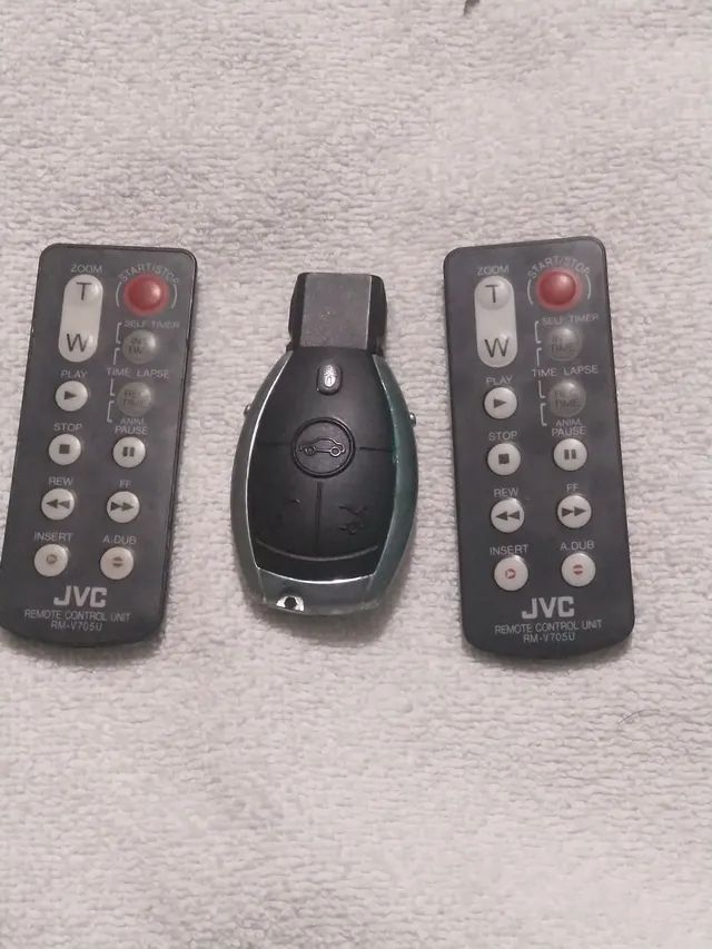 Dois controles JVC mod RM-V 705u  - Foto 6