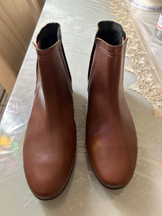 Bota, 38