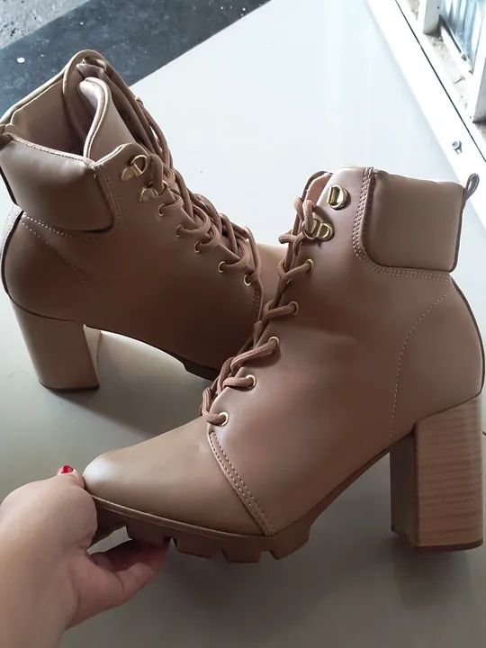 Vendo bota feminina 