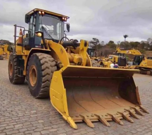 Pá Carregadeira Caterpillar 950L ano 2018 com 8000 horas, em SP