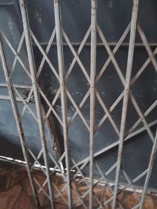 Grade de proteção para janelas dobrável 