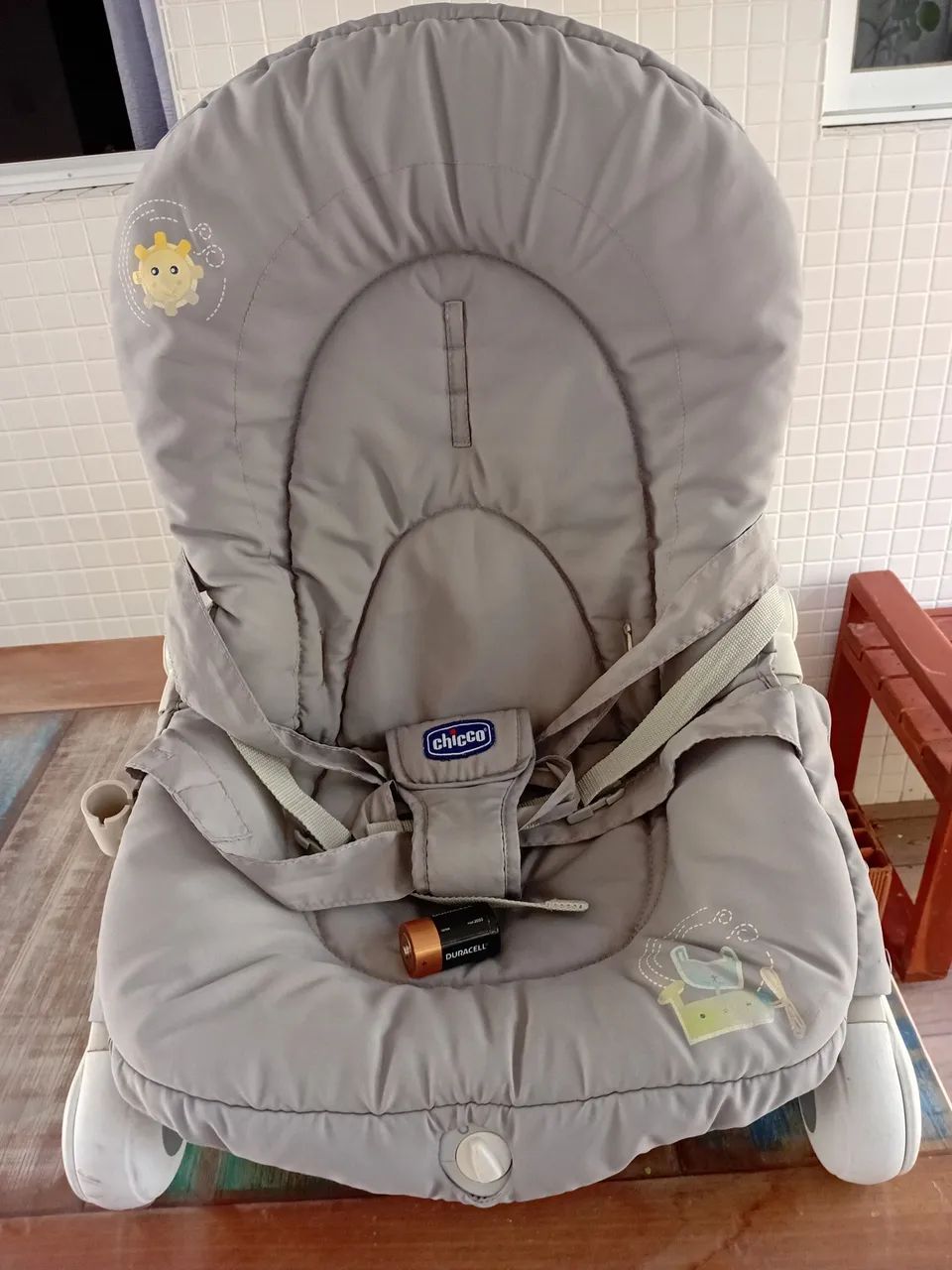 Cadeirinha de descanso Chicco com brinquedos - Foto 2