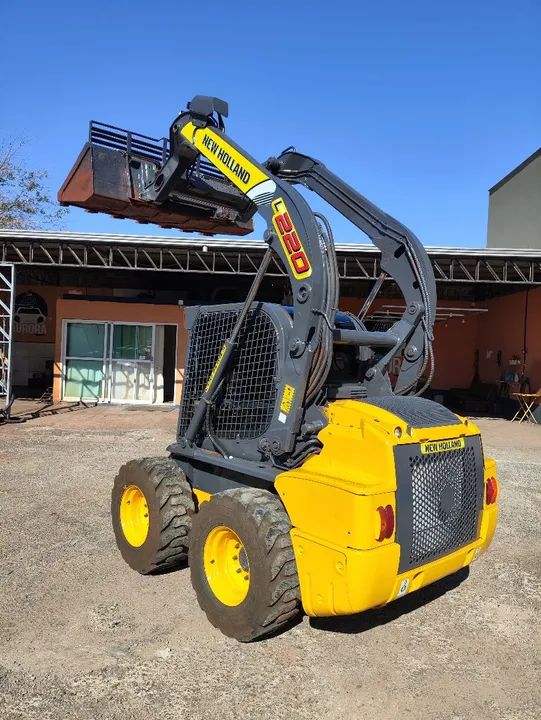 Mine Carregadeira New Holland L220 - Foto 4