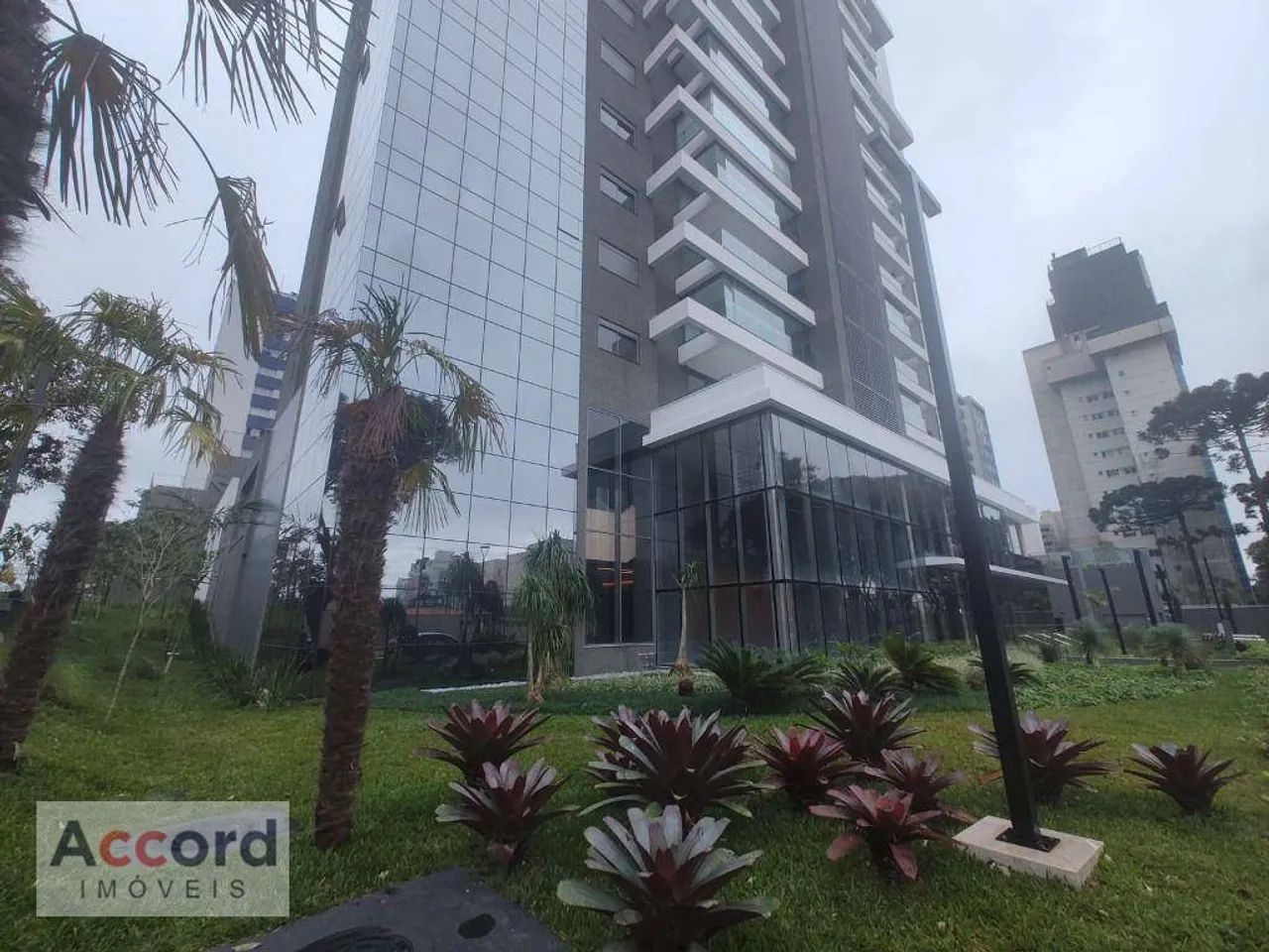 VITRA DECORADO EM ANDAR ALTO, VISTA PARA A SERRA DO MAR E COM 3 SUÍTES - Foto 2