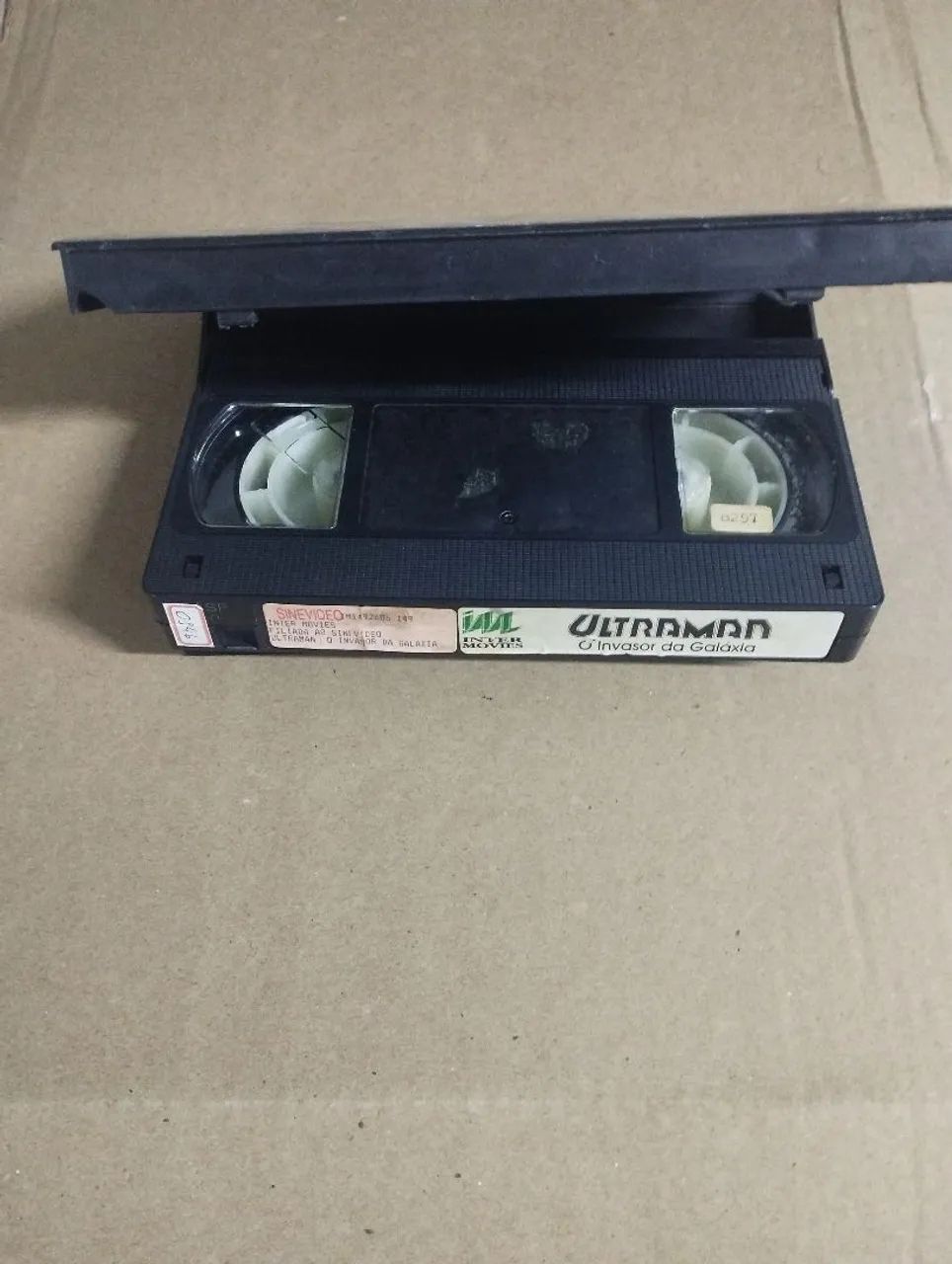 Fita VHS Ultraman - O Invasor da Galáxia - Foto 3