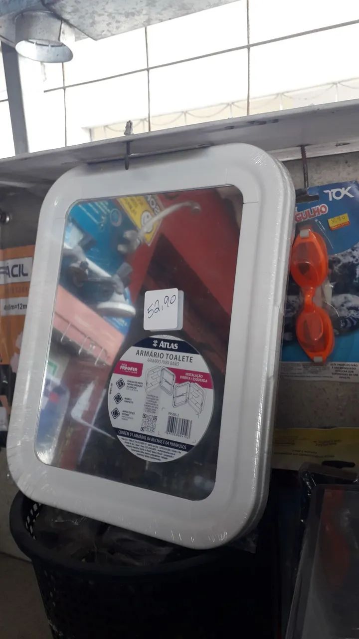 Armário com espelho sobrepor