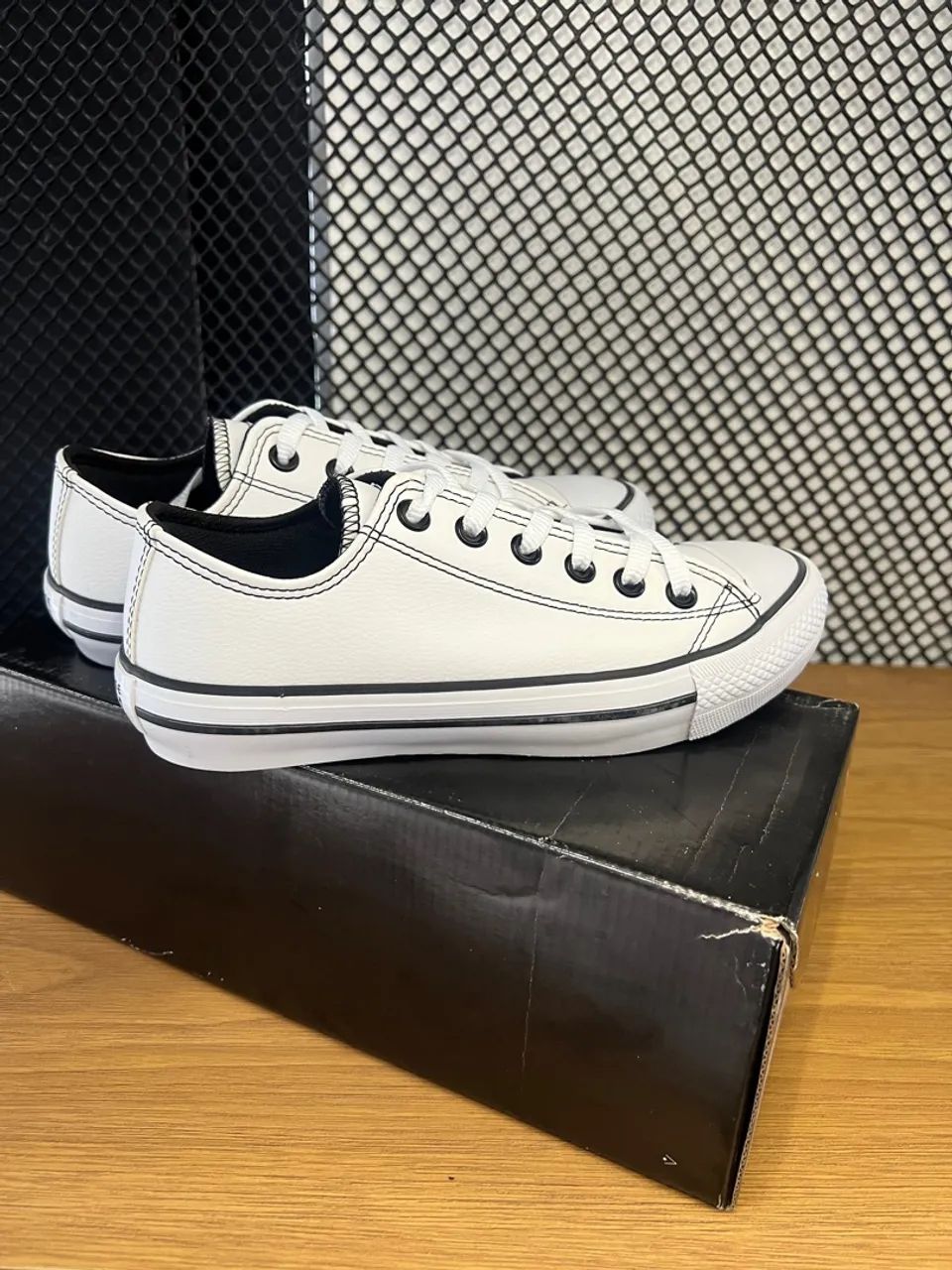 Tênis Converse All Star Couro Branco Preto  - Foto 5