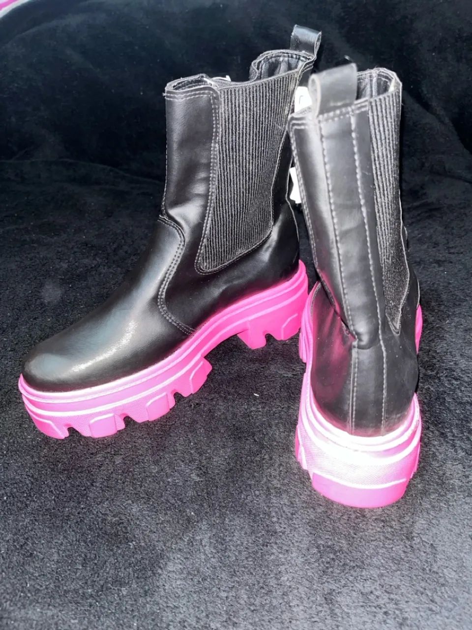 Bota Coturno Preta com Sola Pink - 36