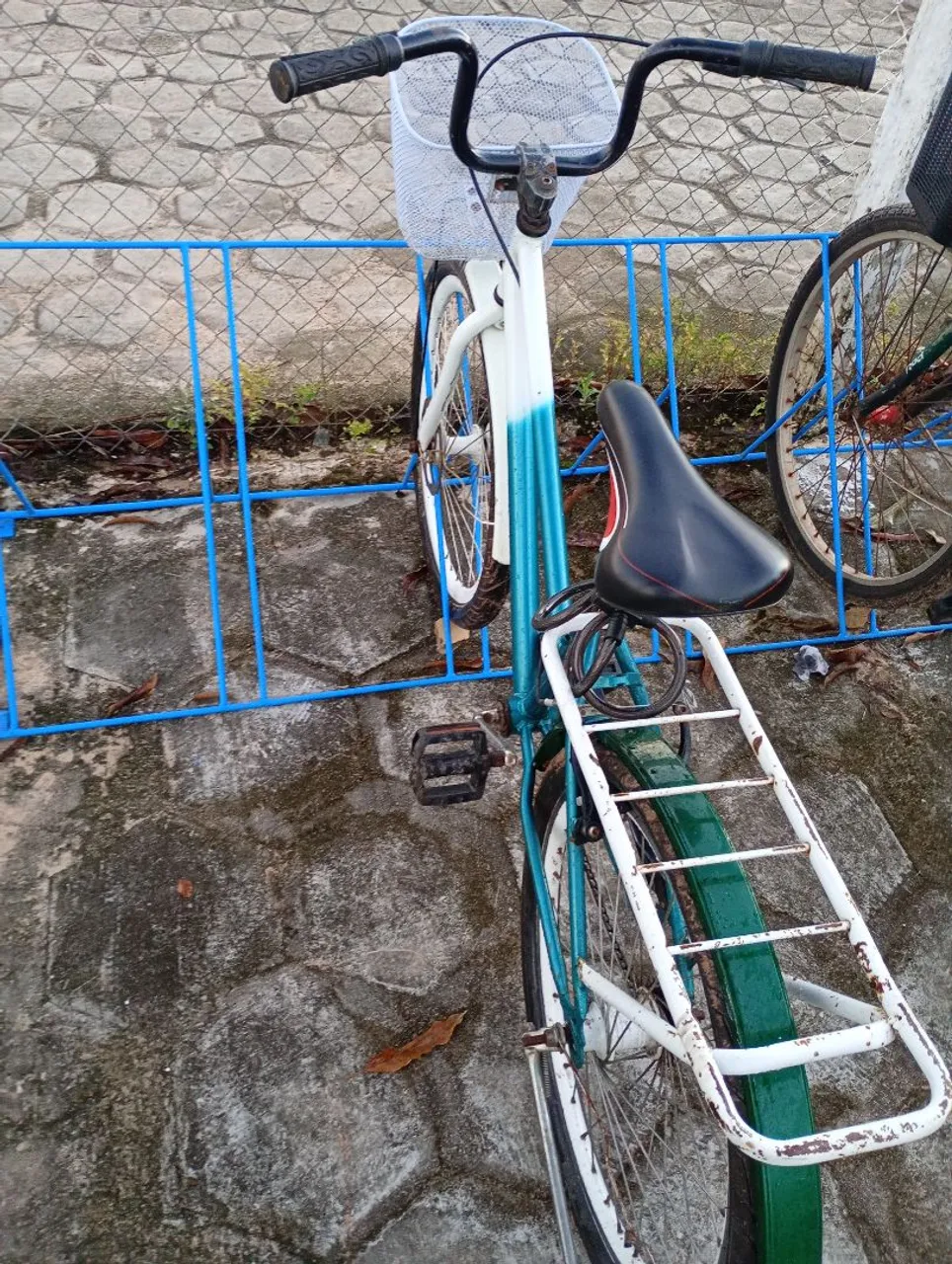 Bicicleta Retrô Azul e Branca