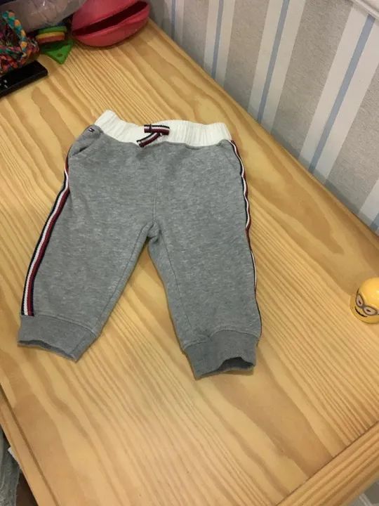 Calça tommy Hilfiger infantil 12 meses - Foto 3