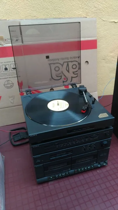 Aparelho de Som da Philips, completo, par caixas grandes, bom estado.