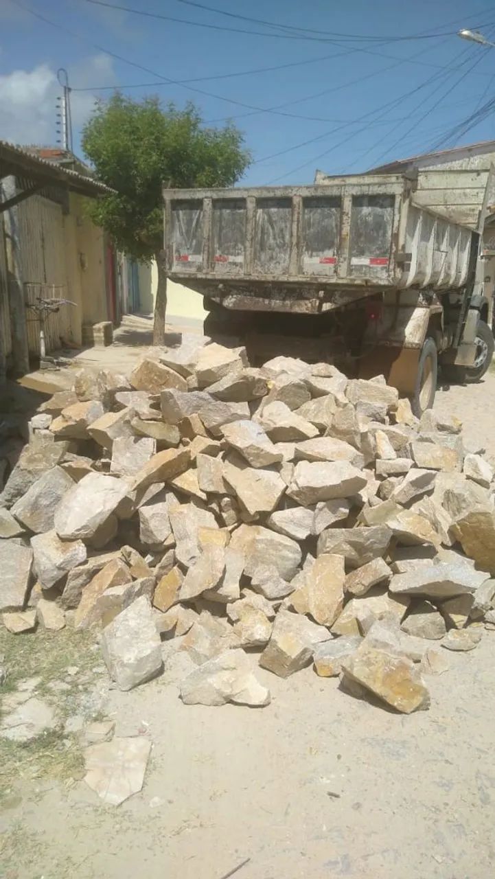 Pedra Alvenaria carrada de 6 ou 12 metros