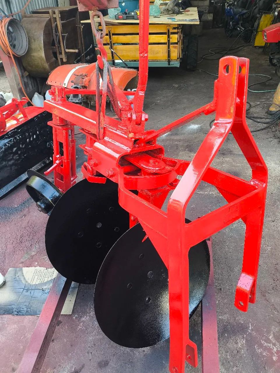 Arado de 2 discos pra trator 2900 - Foto 3