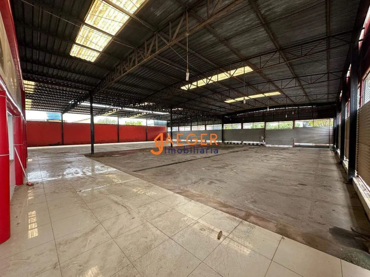 Galpão Comercial de 900m² no bairro Olaria R$ 9.800,00
