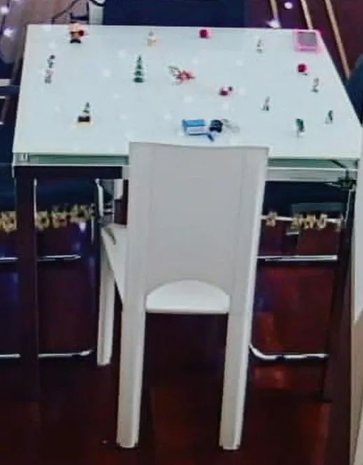 Mesa de Jantar  tampo vidro e aço cromado - Foto 3