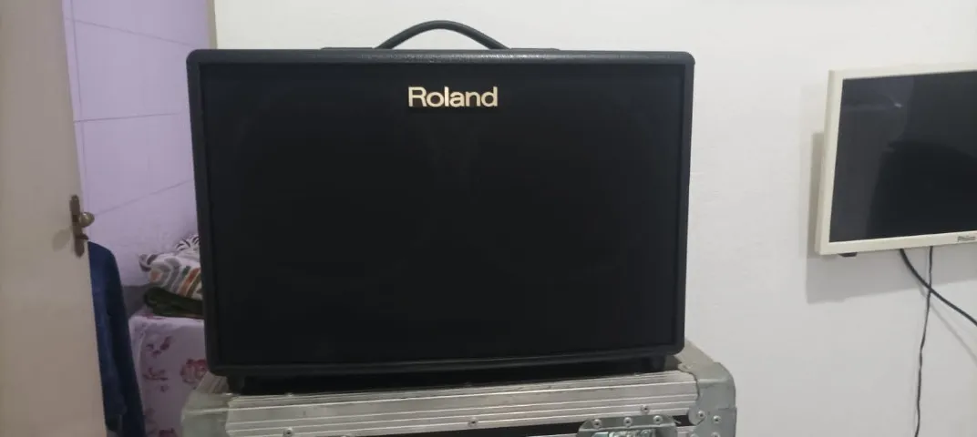 Ampler para violão ROLAND mod.ac90,no case,obs nunca foi usado
