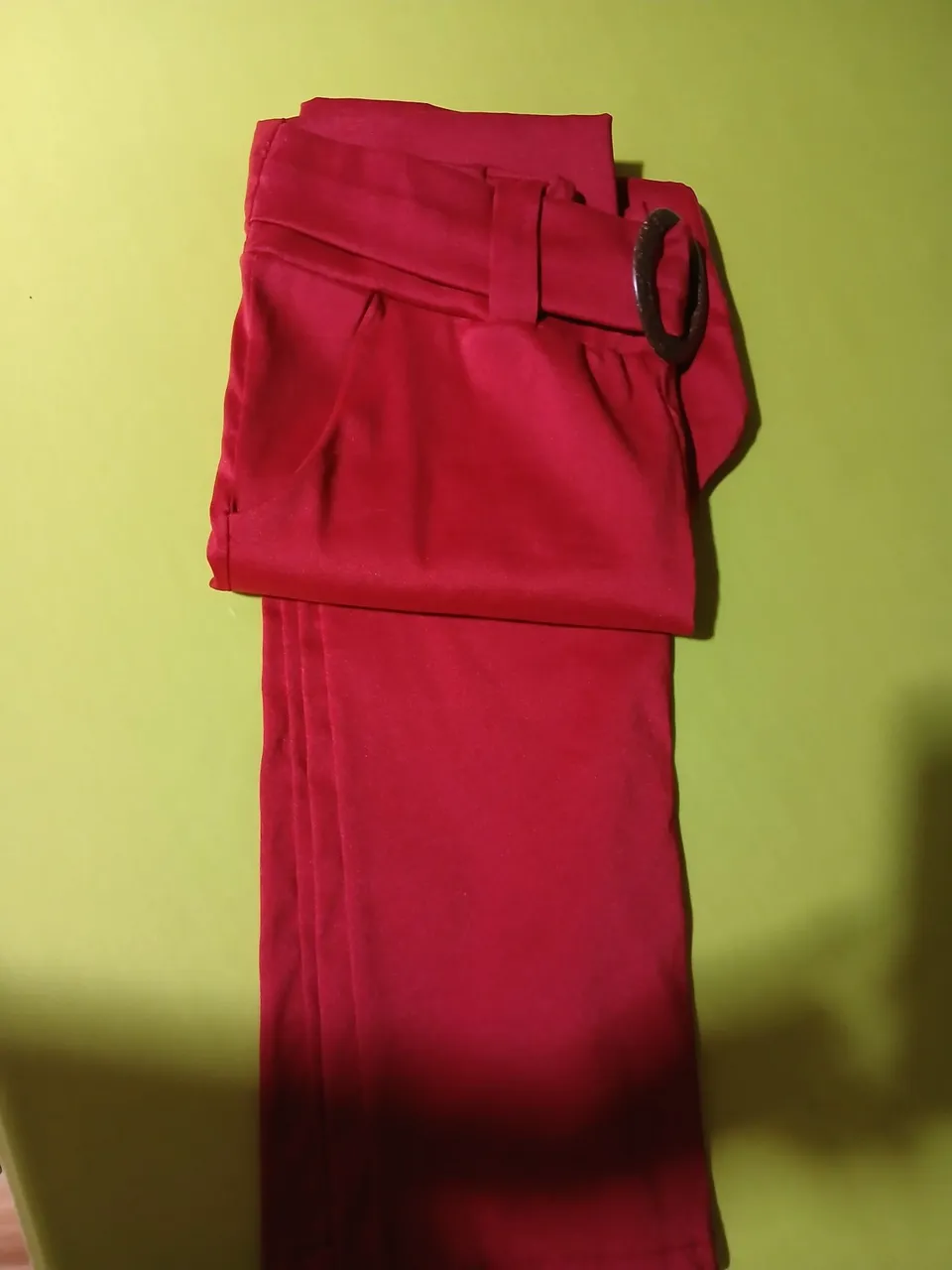 Linda Calça Vermelha com Cinto