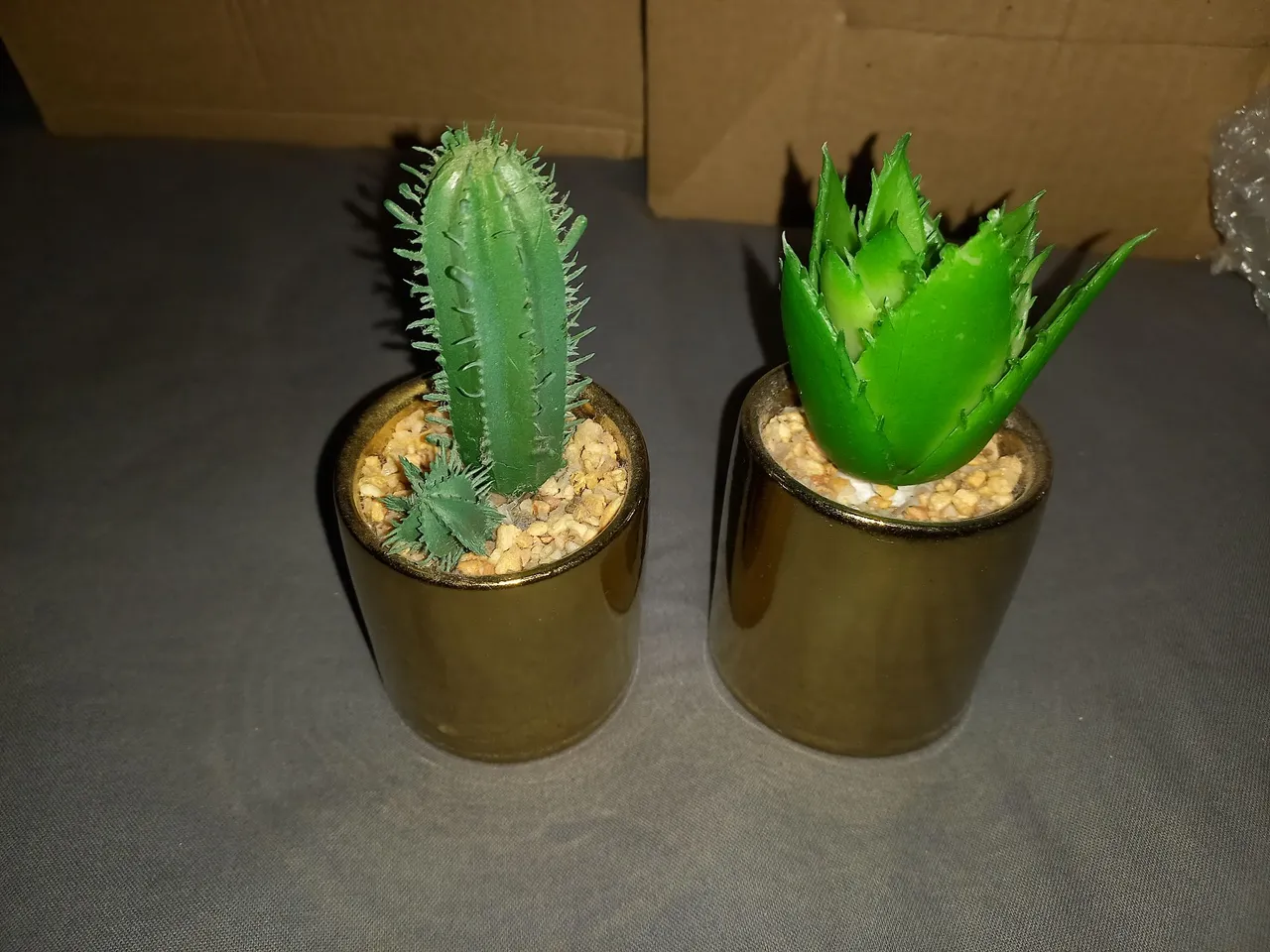 2 Vasos Decorativos com Plantas Artificiais
