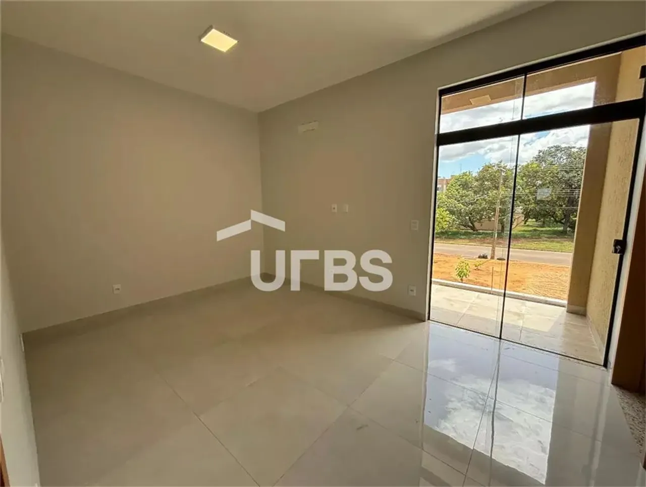 Sobrado na 906 Sul - 3 quartos sendo 1 suíte