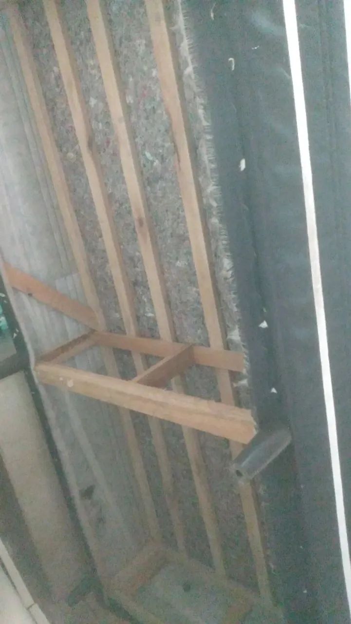 Estrutura de madeira para cama 