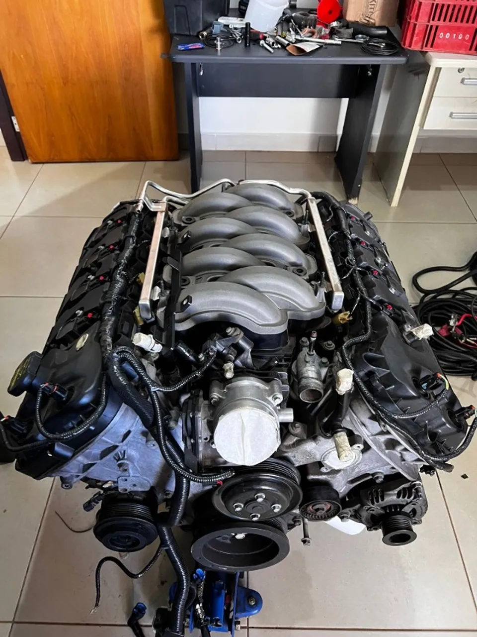Motor V8 Coyote 5.0 - Alto Desempenho - Completo - Pronto para Projeto