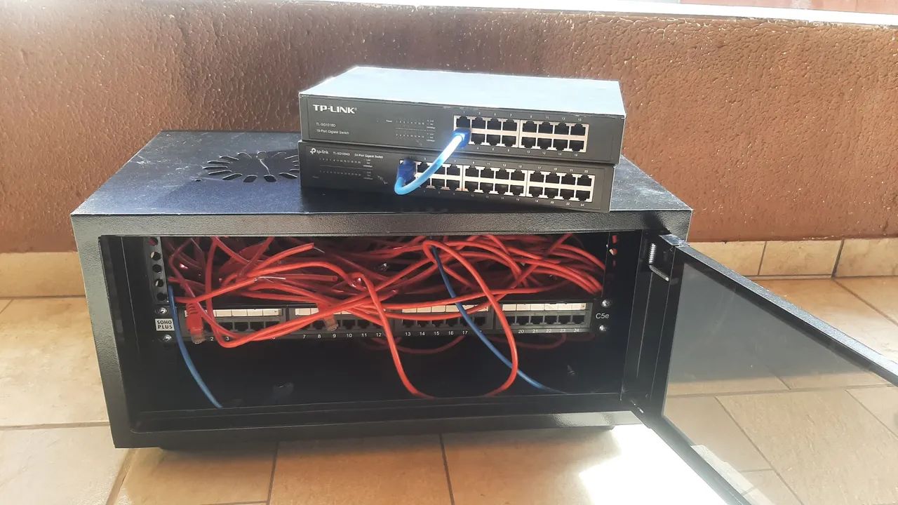 switch de rede + rack + patch panel + cabos64264609869954120